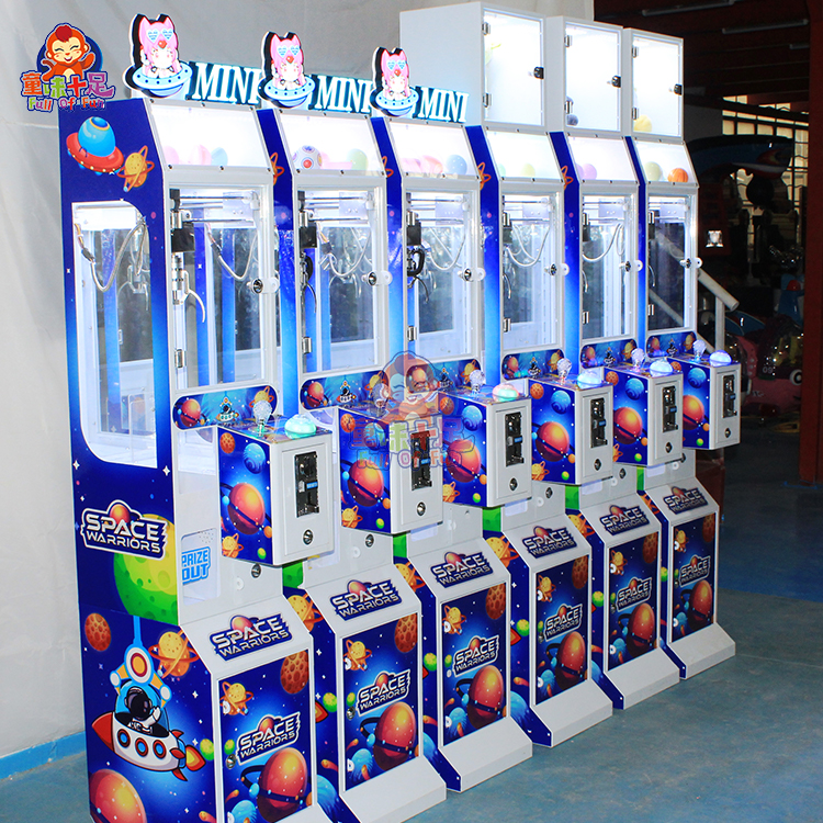 Mini Claw Machine Small Toys C - مراجعة Arcade Toy Claw Vending Machine وسعره